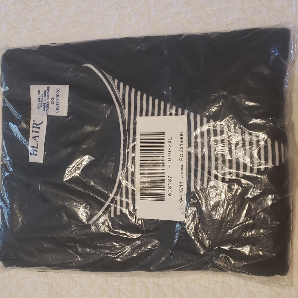 New in package BLAIR WOMANS SHIRT SIZE 2XL